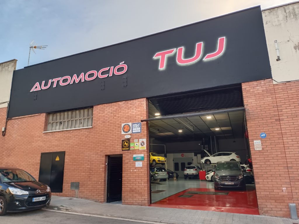 exterior taller mecanic terrassa